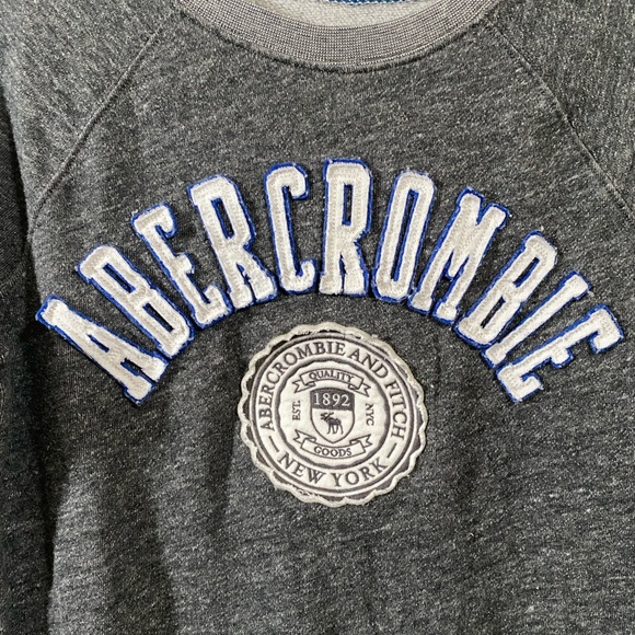 A&F Soft Crewneck Sweatshirt Patch Seal and Logo Size Small Gray - Picture 3 of 7